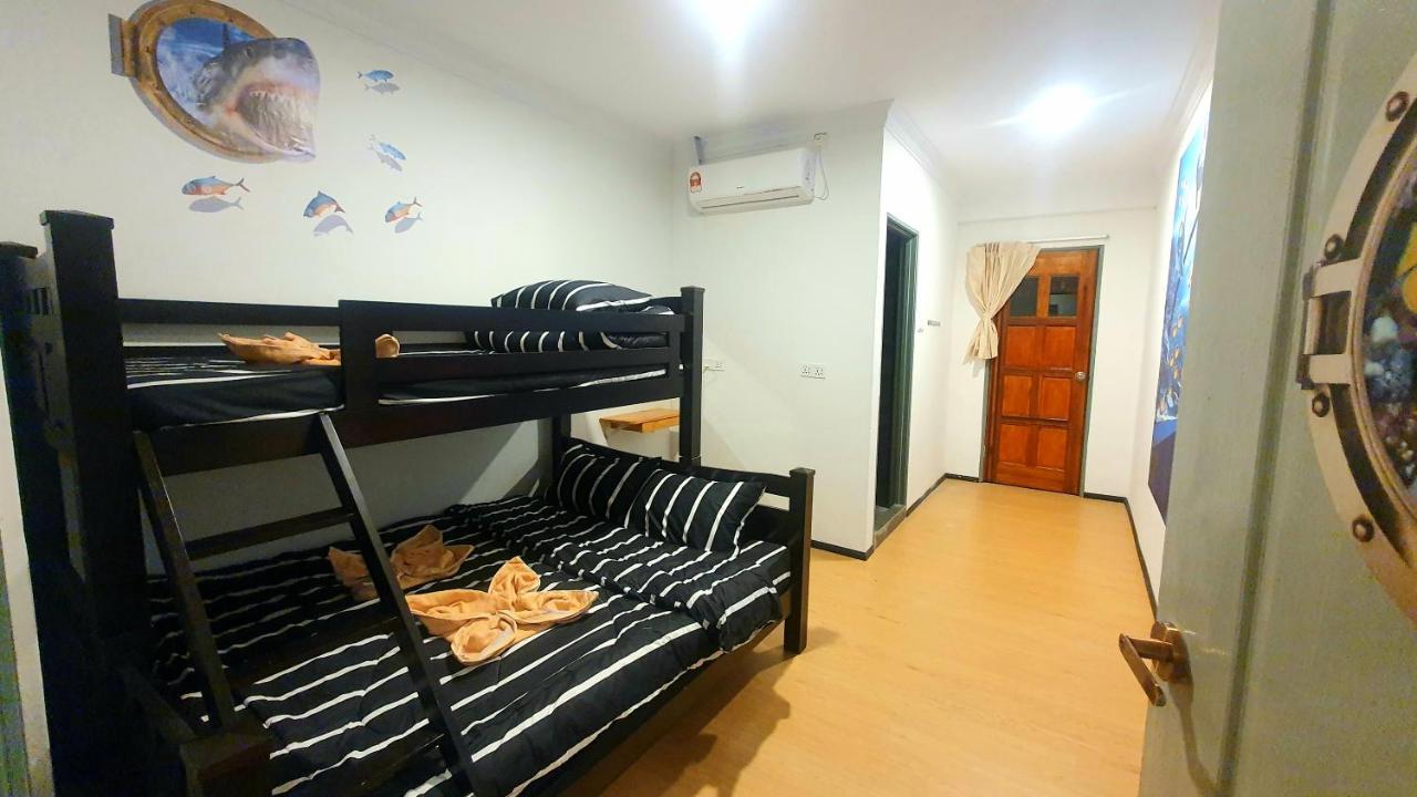 The Ship Guesthouse Room Semporna Zewnętrze zdjęcie