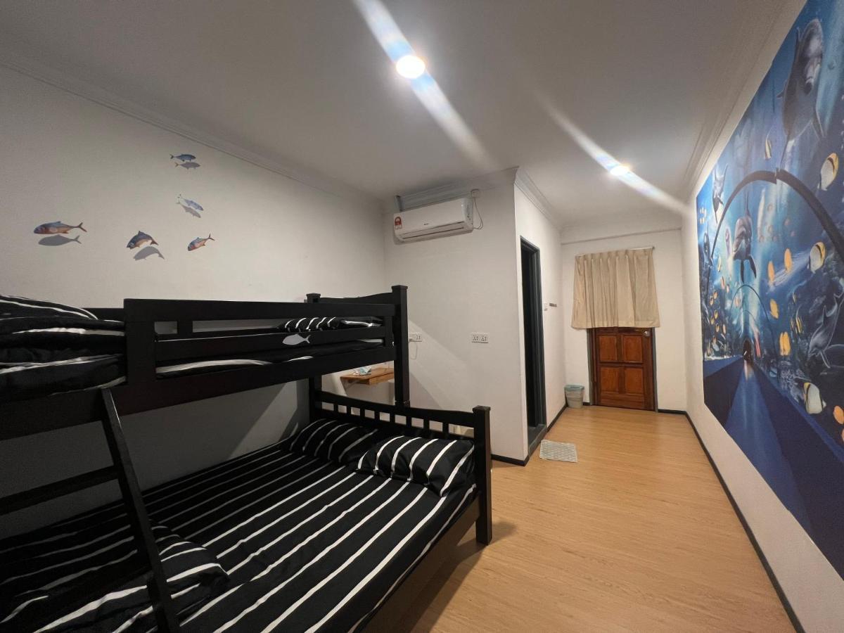 The Ship Guesthouse Room Semporna Zewnętrze zdjęcie